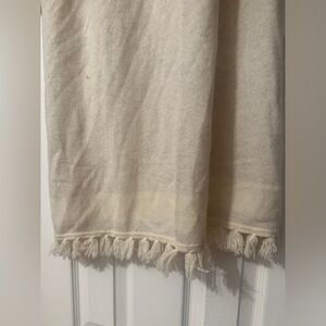 GUC Lilly Pulitzer 100% cashmere scarf wrap in gray/cream one size